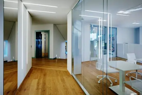 Алюминиевые и ПВХ профили: что выбрать для современного интерьера и экстерьера