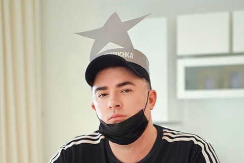 Андрей Данилко показал, как с ''мамой'' Сердючки и известным певцом 51-летие отпраздновал