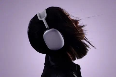 Apple выпустила AirPods Max 2 с новым процессором, улучшенным ANC и более качественным звуком