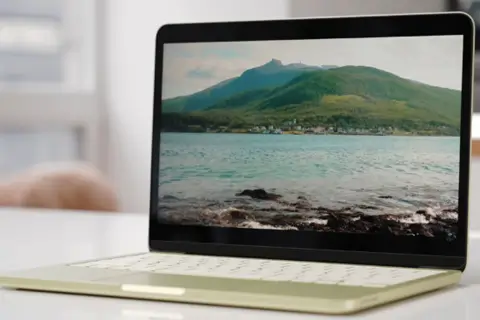 Бюджетный MacBook Neo получил высокие оценки в первых обзорах крупных СМИ