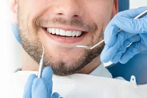 Чем виниры отличаются от коронок: какое решение подойдёт именно вам