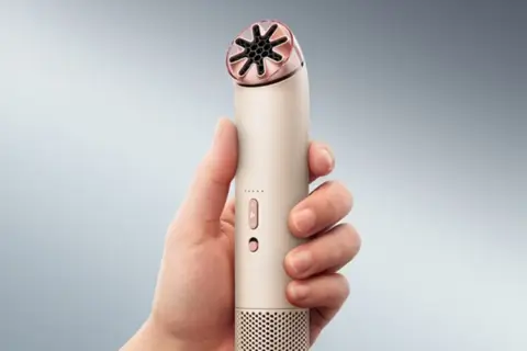 Dyson представила компактный Air Multiplier: карманный вентилятор в фирменном стиле бренда