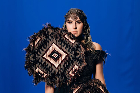 Джамала показала семью на архивных видео из Крыма и довела до мурашек мощным пением мистической песни