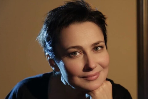 Елена Мозговая показалась без макияжа и фотошопа и ответила хейтерам, которые упрекают ее в пластике