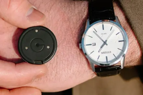 Heir с размером монеты добавляет обычным часам умные функции