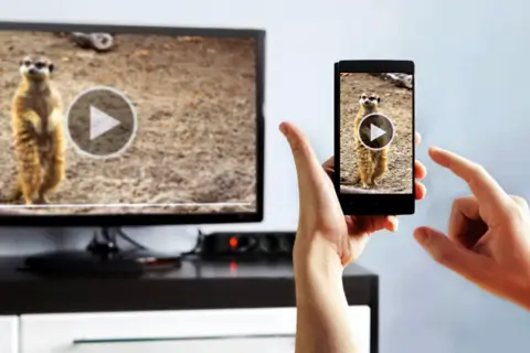 Как подключить телефон к телевизору: 8 способов