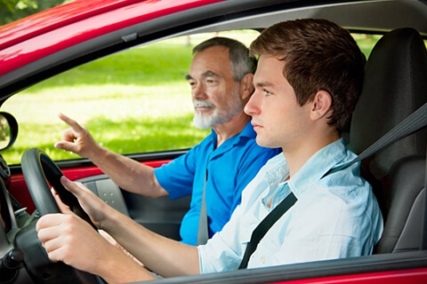 Как выбрать инструктора по вождению: все, что нужно знать