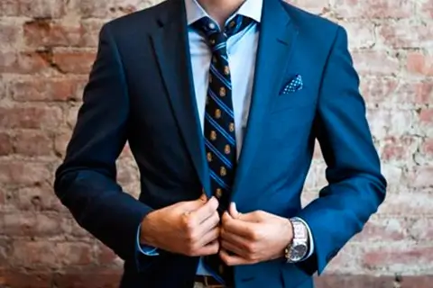 Как выбрать мужской костюм: крой, ткань и стиль под вашу задачу