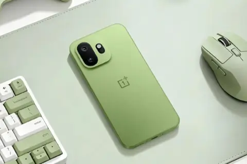 Компактний OnePlus 15T отримав акумулятор на 7 500 мА·год та посилену захист.