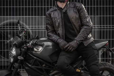 Мотокуртка — не просто одежда, а полноценная защита в дороге