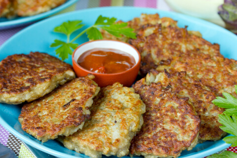 Оладьи из баклажанов с картошкой