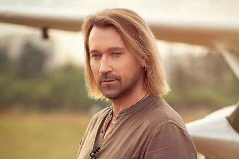 Олег Винник засветился в Киеве: в команде певца ответили на слухи о его возвращении в Украину