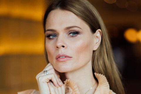 Ольга Фреймут восхитила фото с сестрой-копией и рассказала, чем она помогла ей в бизнесе