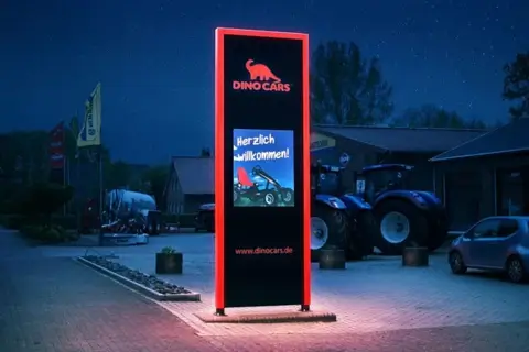 Рекламная стела: эффективный инструмент наружной рекламы