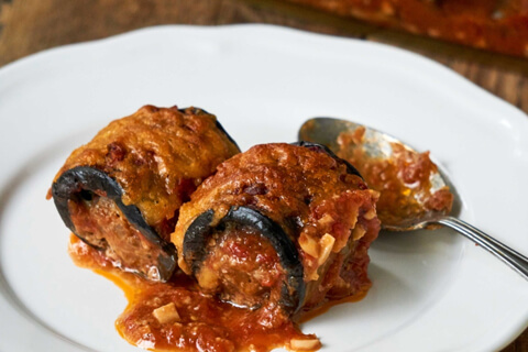 Рулетики из баклажанов со свининой