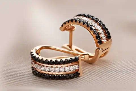 Серебряные серьги от КЮЗ: искусство украшать в Киеве