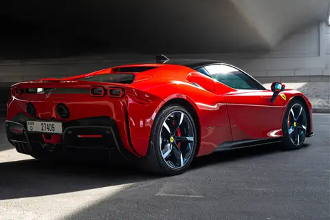 Шикарный подарок с днём рождения женщине: аренда экзотического авто в Дубае