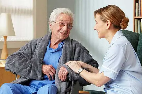 Сколько стоит уход за лежащим больным: полный обзор стоимости и услуг