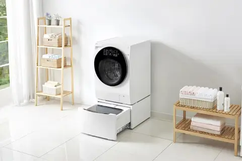стиральная машина белого цвета в интерьере картинка