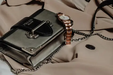 Торжественные выходы: почему мини-сумка лучше клатча