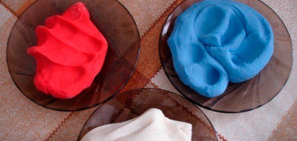 cvetnaya-massa-dlya-lepki