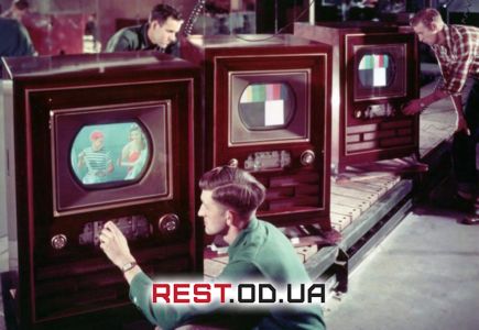 Как выглядели первые телевизоры