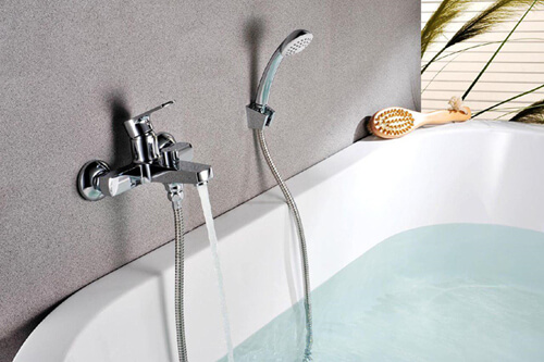 Стальной смеситель для ванны