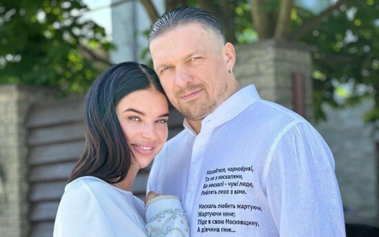 Александр Усик с женой