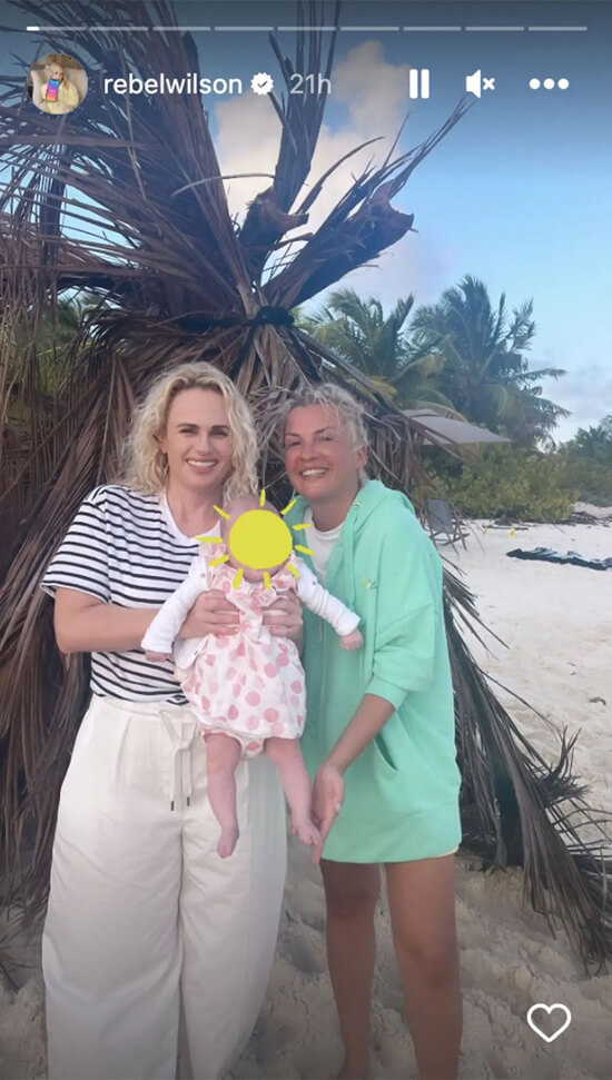 Ребел Уилсон с дочерью и женой