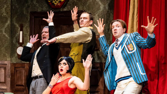 комедия «С этим спектаклем что-то не так»