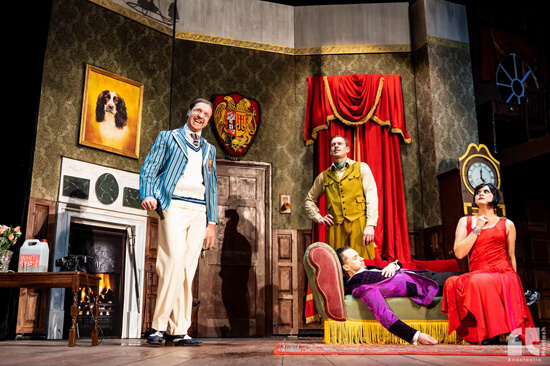 комедия «С этим спектаклем что-то не так»