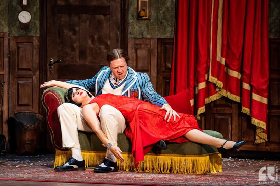 комедия «С этим спектаклем что-то не так»