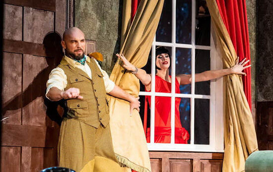 комедия «С этим спектаклем что-то не так»