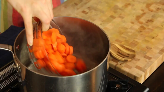 Нарезанная морковь