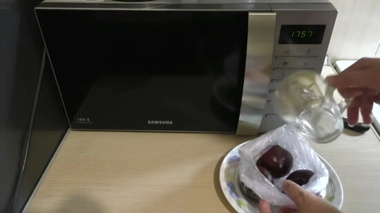 Как и сколько варить свёклу в микроволновке