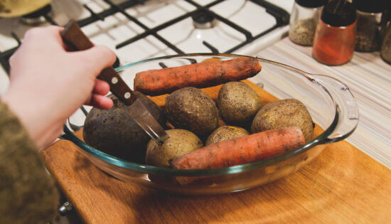 Винегрет с селёдкой, как делать: проверьте, готовы ли овощи