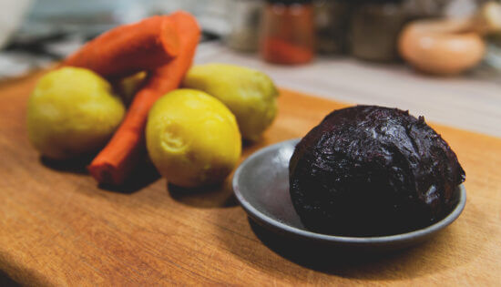 Винегрет с селёдкой, как делать: остудите овощи и почистите их