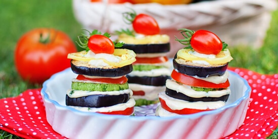 Башенки из баклажанов, кабачков и помидоров