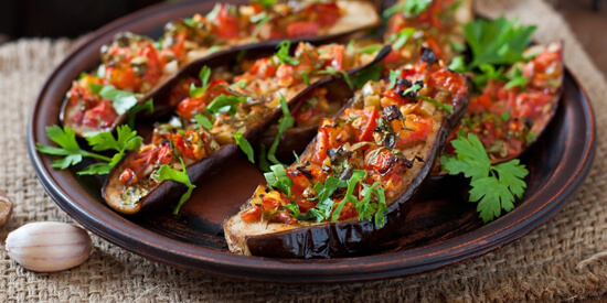 Лодочки из баклажанов с рыбой