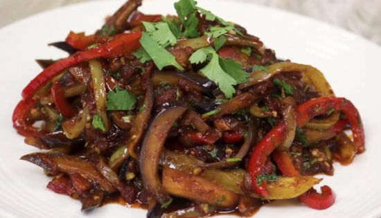 Баклажаны по-корейски с болгарским перцем и помидором