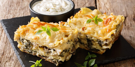 Лазанья с курицей, творогом и грибами