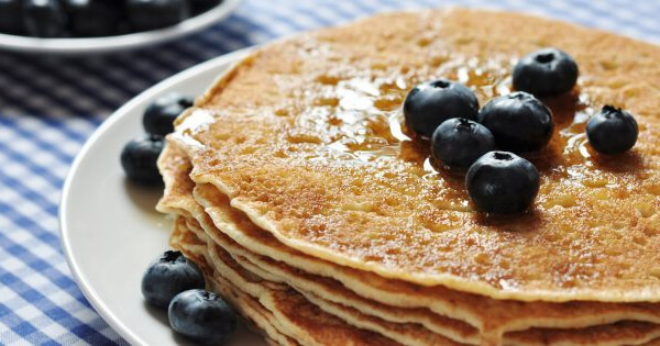 Заварные блины на йогурте: простой рецепт