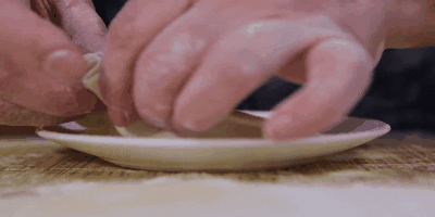 Как приготовить хинкали: защипите края теста