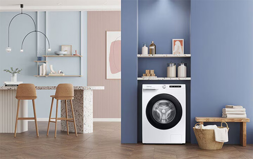 Стиральная машина белого цвета