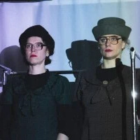 Две дамочки в сторону севера Одесса